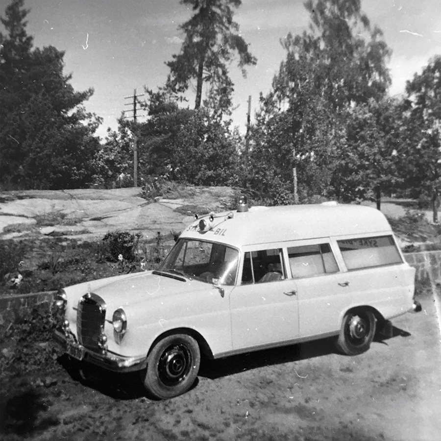 Rolf Garder kjørte denne sykebilen i litt nyere tid.