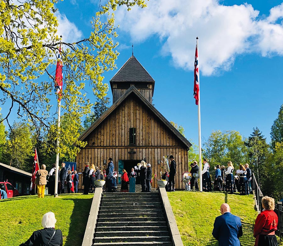 Skoklefall kirke kl 8.45.