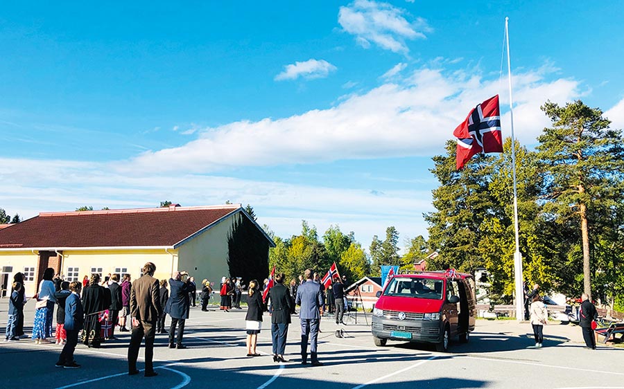 Flaggheising på Nesoddtangen skole kl 08.00.